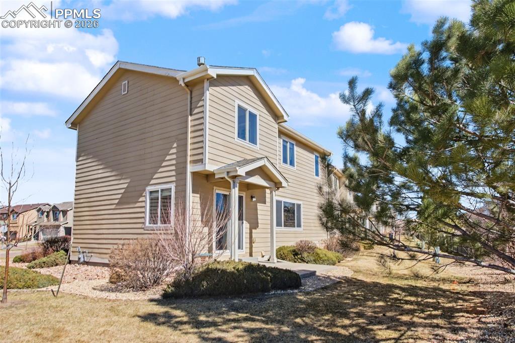 Image 32 of 36: Great Views of Pikes Peak from Rear Patio