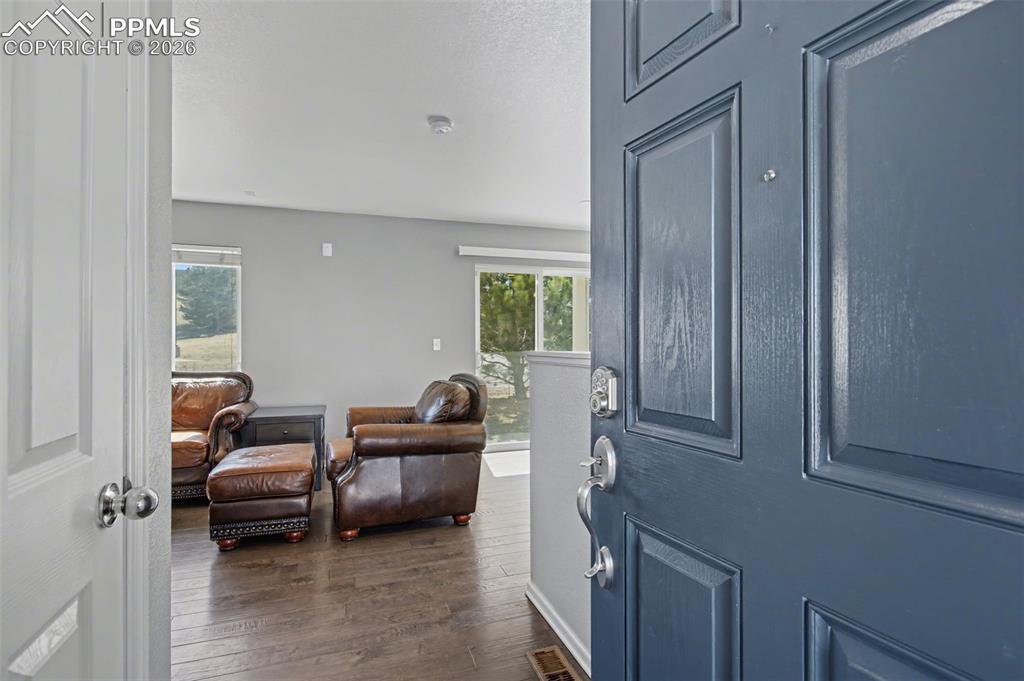 Image 8 of 36: Entry