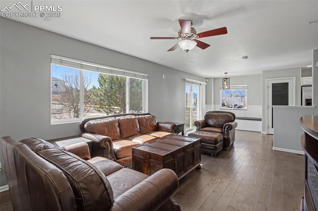 Image 9 of 36: Entry