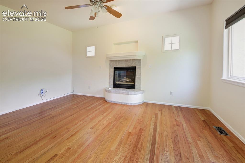 Image 10 of 36: Living Room