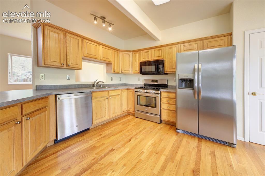 Image 4 of 36: Kitchen