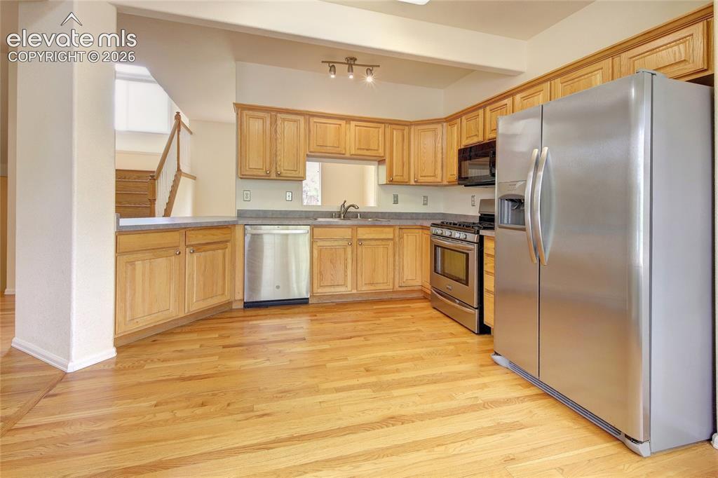 Image 5 of 36: Kitchen