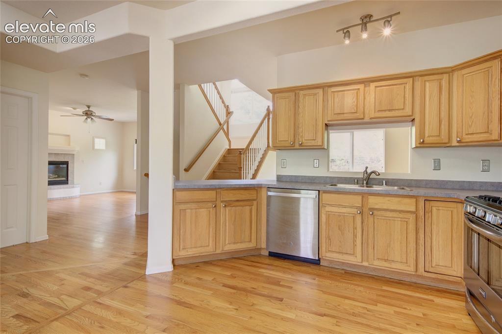 Image 7 of 36: Kitchen