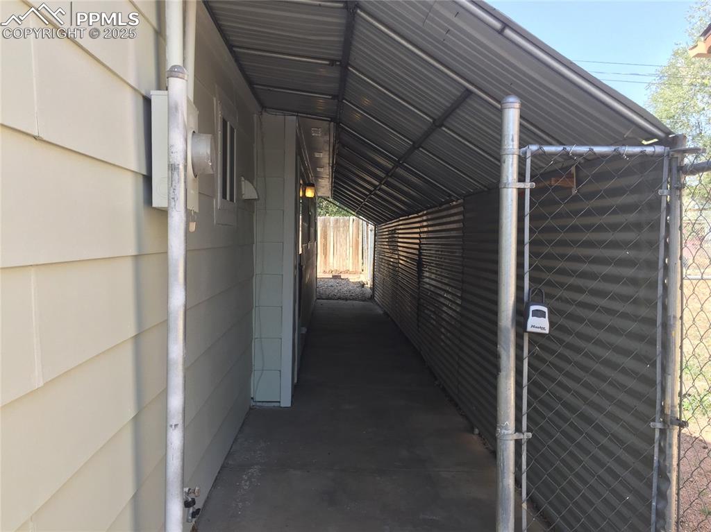 Image 15 of 20: Parking