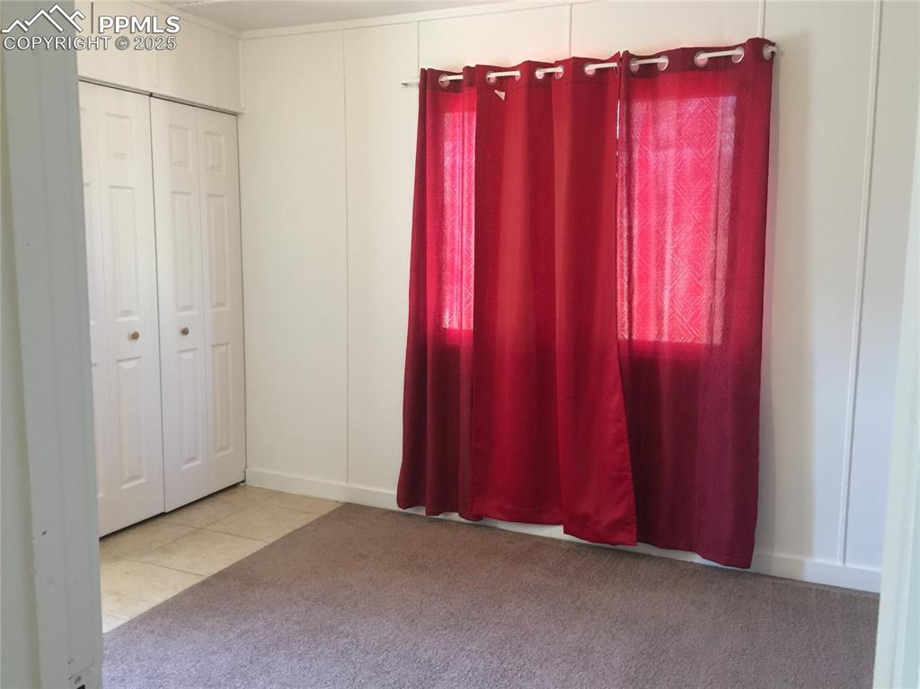 Image 17 of 20: Bedroom