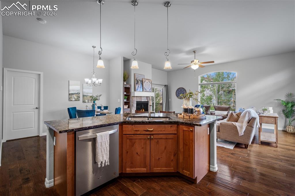 Image 13 of 49: Kitchen