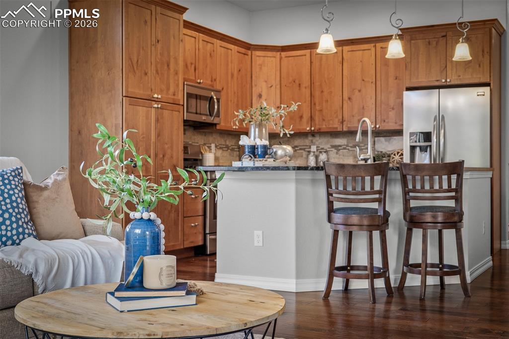 Image 15 of 49: Kitchen