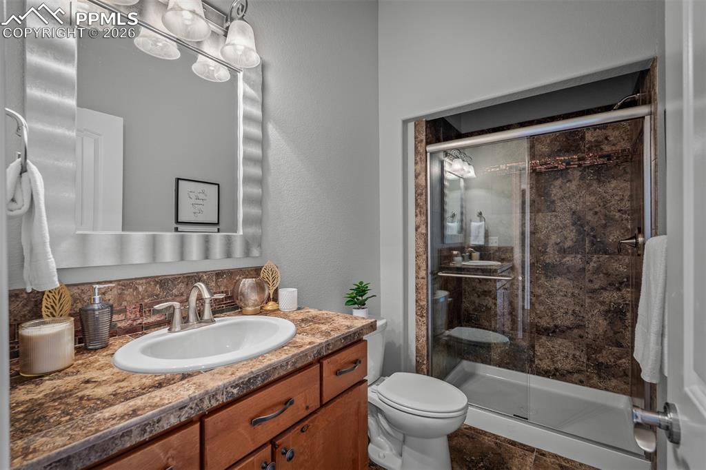 Image 24 of 49: Bathroom