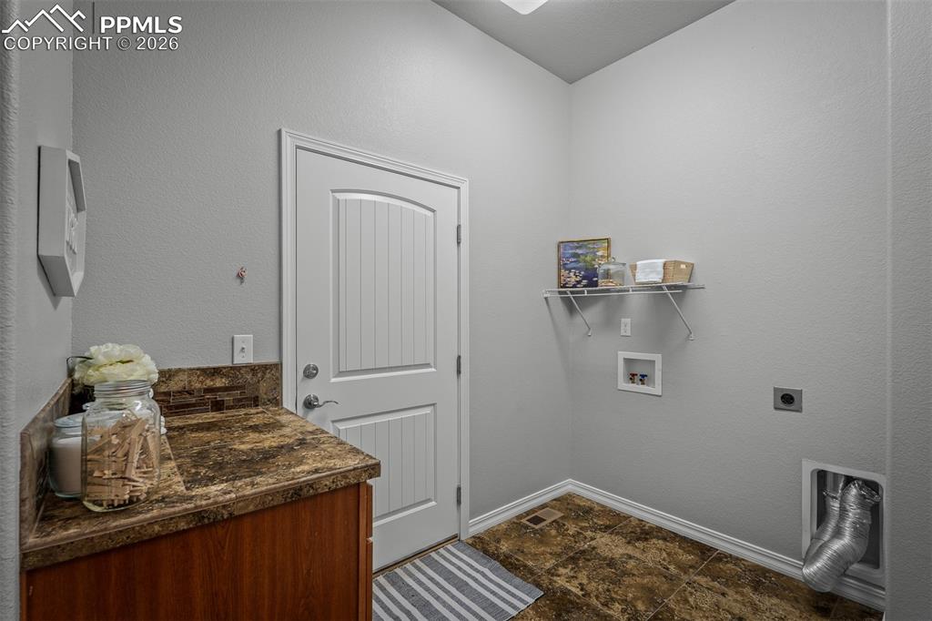 Image 28 of 49: Laundry