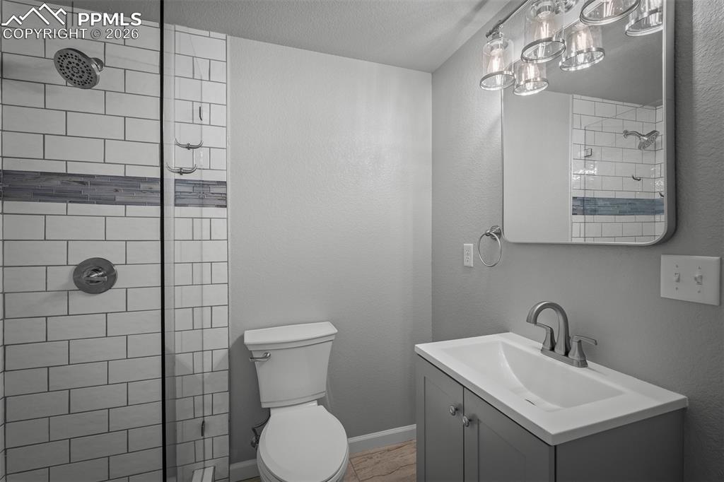 Image 33 of 49: Bathroom