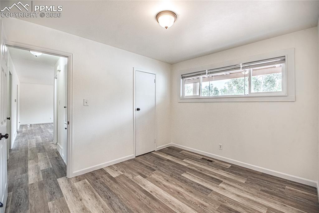 Image 16 of 29: Bedroom