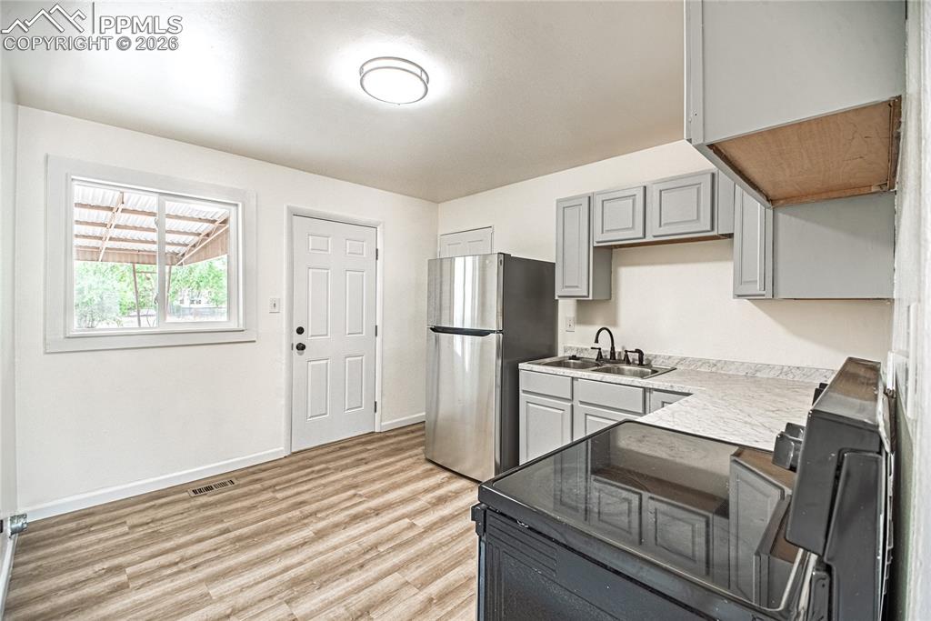 Image 7 of 29: Kitchen