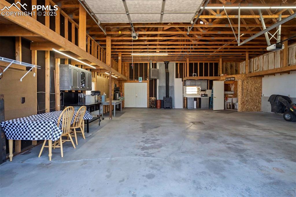 Image 8 of 34: Garage