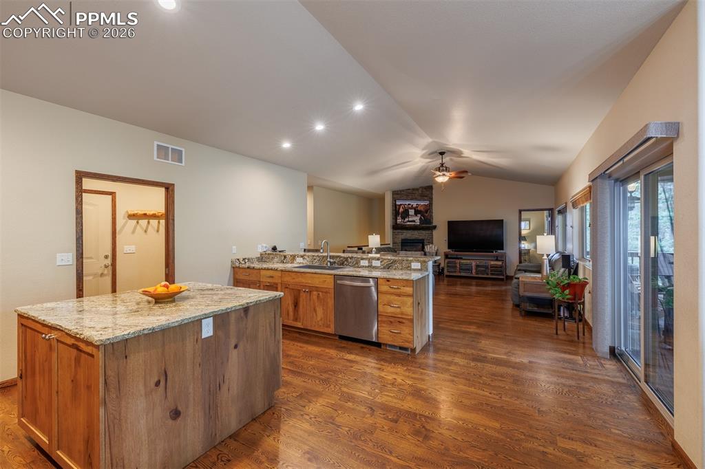 Image 14 of 36: Kitchen