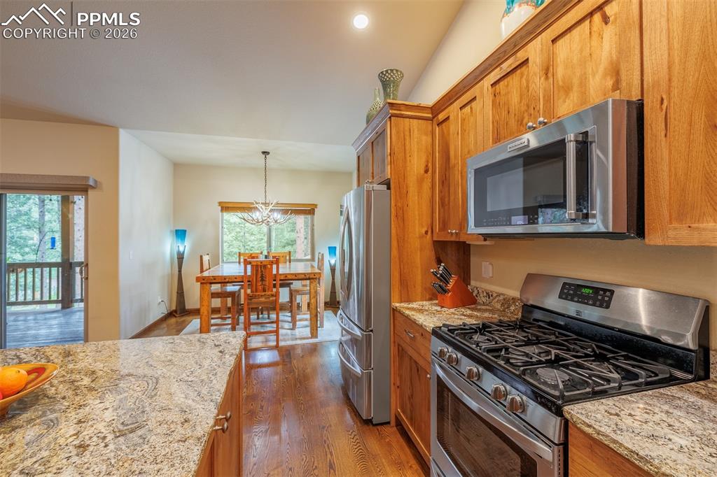 Image 15 of 36: Kitchen