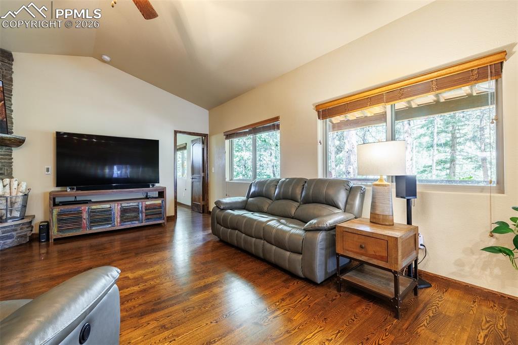 Image 17 of 36: Living Room