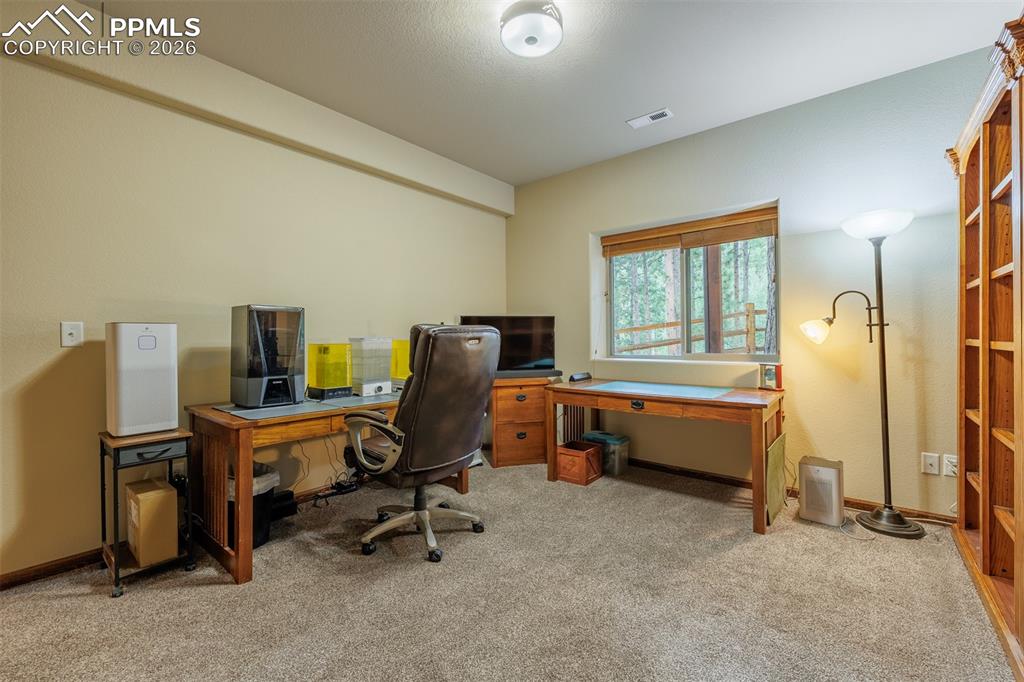 Image 27 of 36: Bathroom