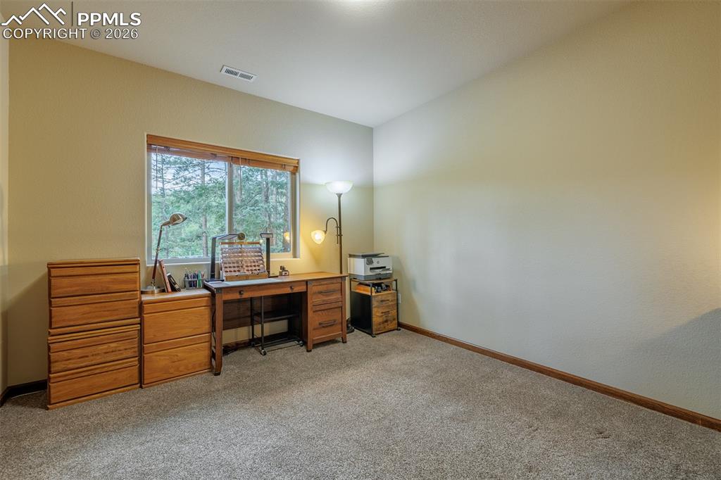 Image 28 of 36: Office