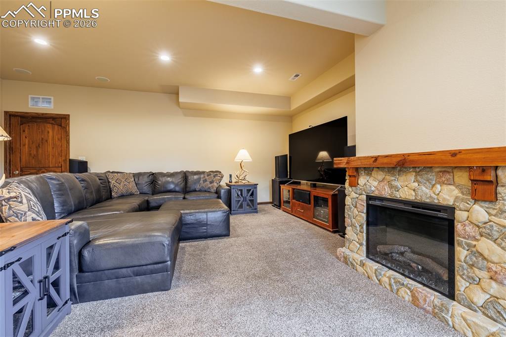 Image 30 of 36: Bathroom