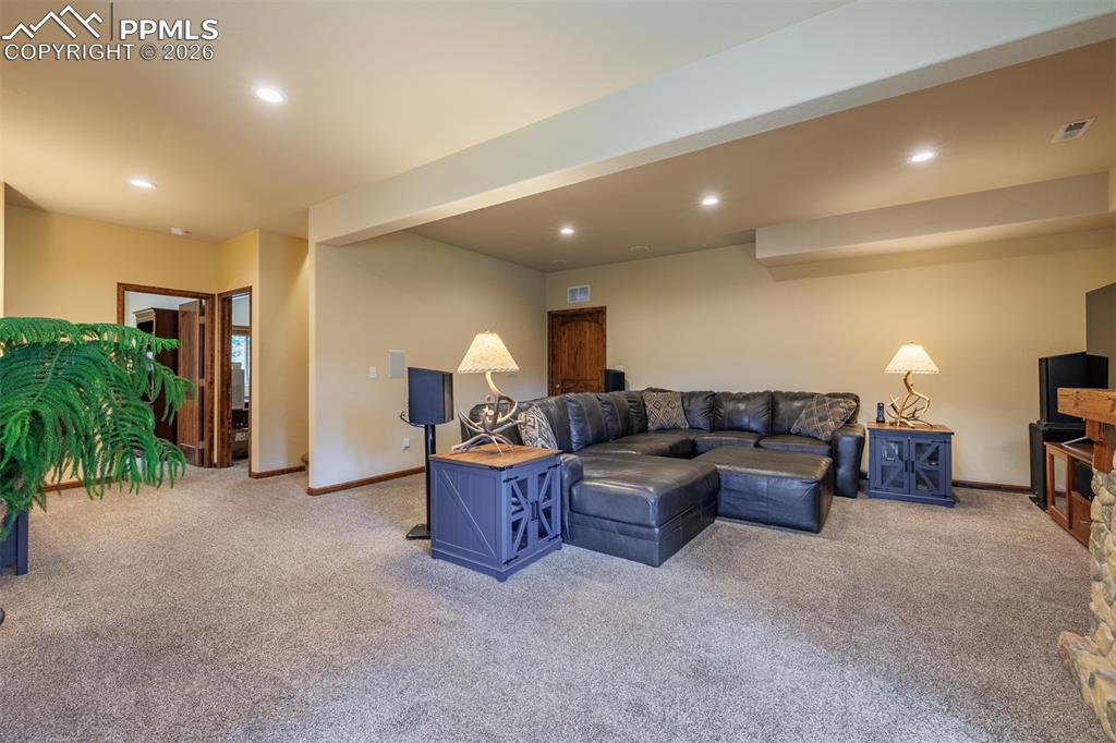 Image 32 of 36: Family Room