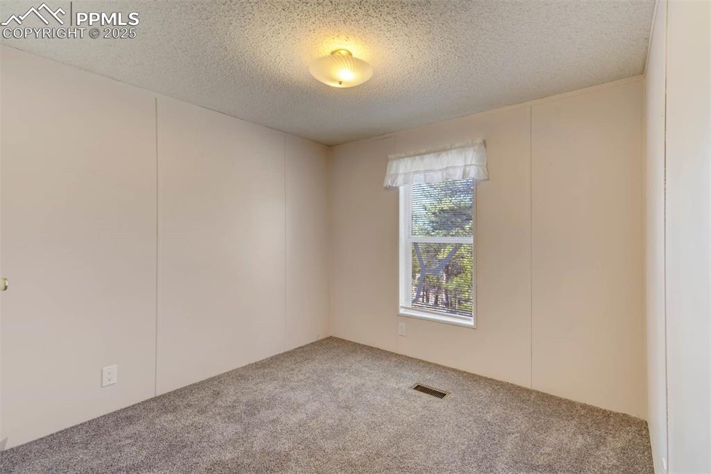 Image 17 of 47: Bedroom