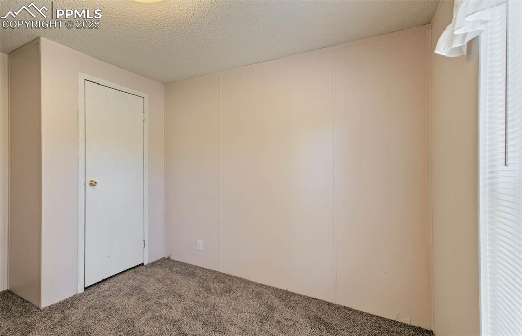 Image 18 of 47: Bedroom