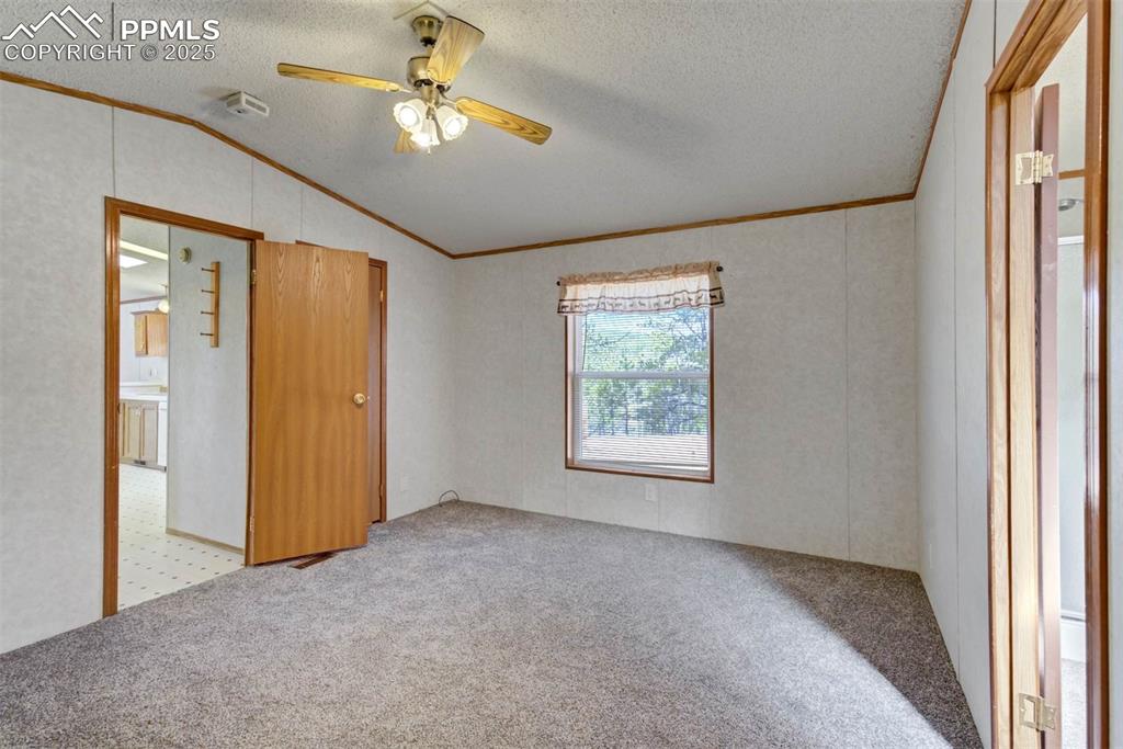 Image 23 of 47: Bedroom