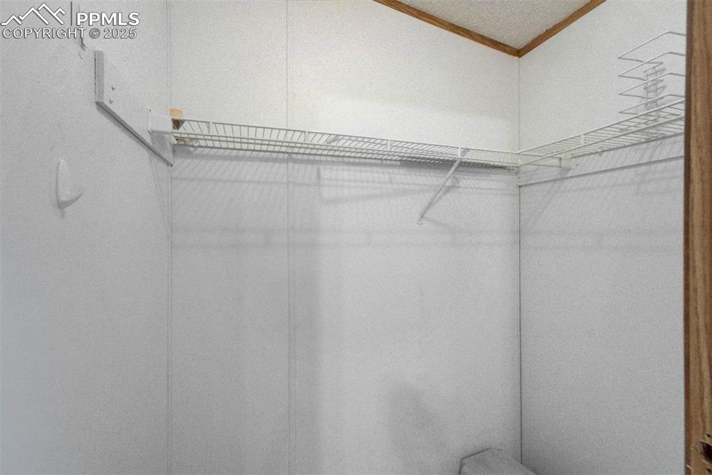 Image 25 of 47: Closet