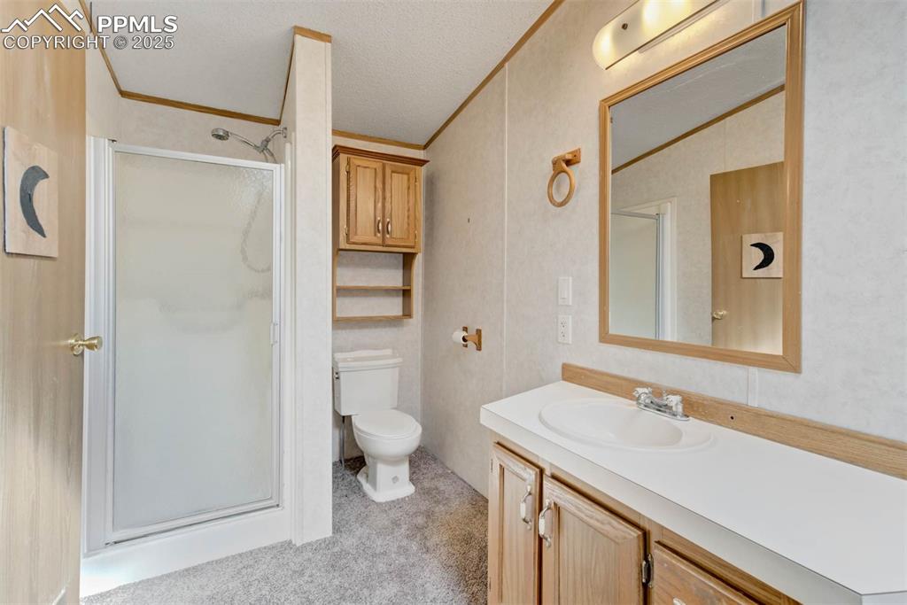 Image 26 of 47: Bathroom