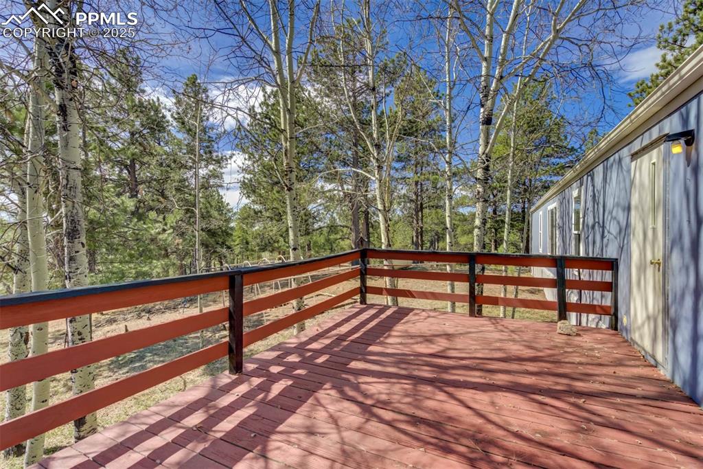 Image 29 of 47: Deck