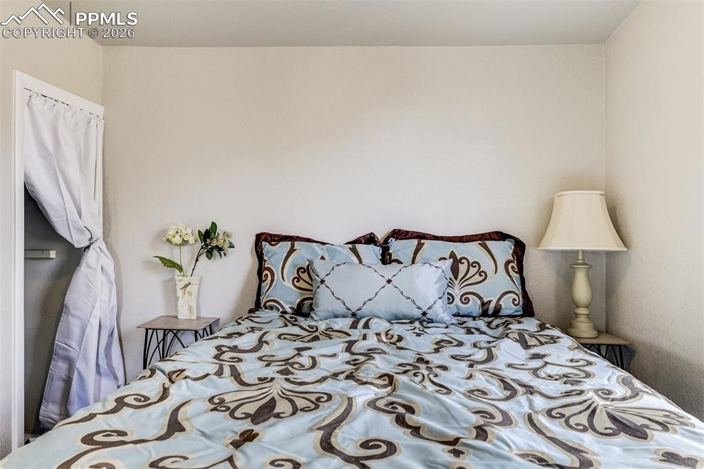 Image 33 of 43: Bedroom