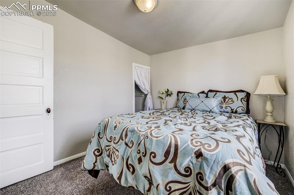 Image 34 of 43: Bedroom