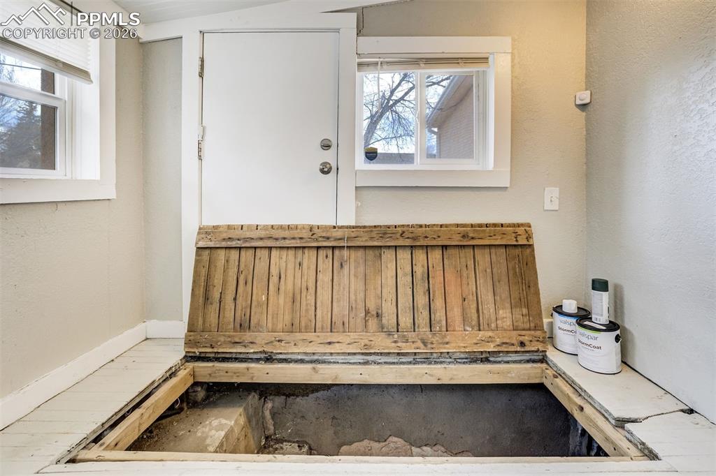 Image 40 of 43: Entry