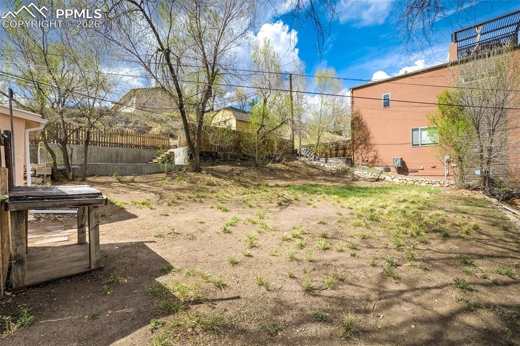 Image 43 of 43: Yard