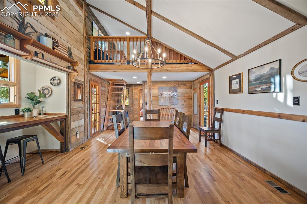 Image 15 of 42: Dining Area