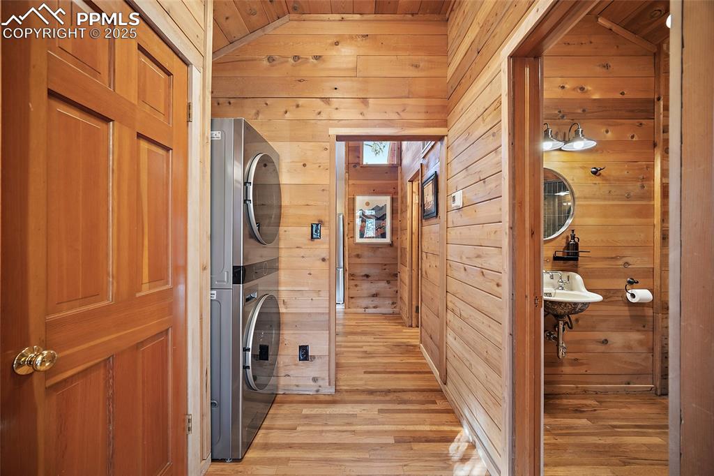 Image 23 of 42: Laundry