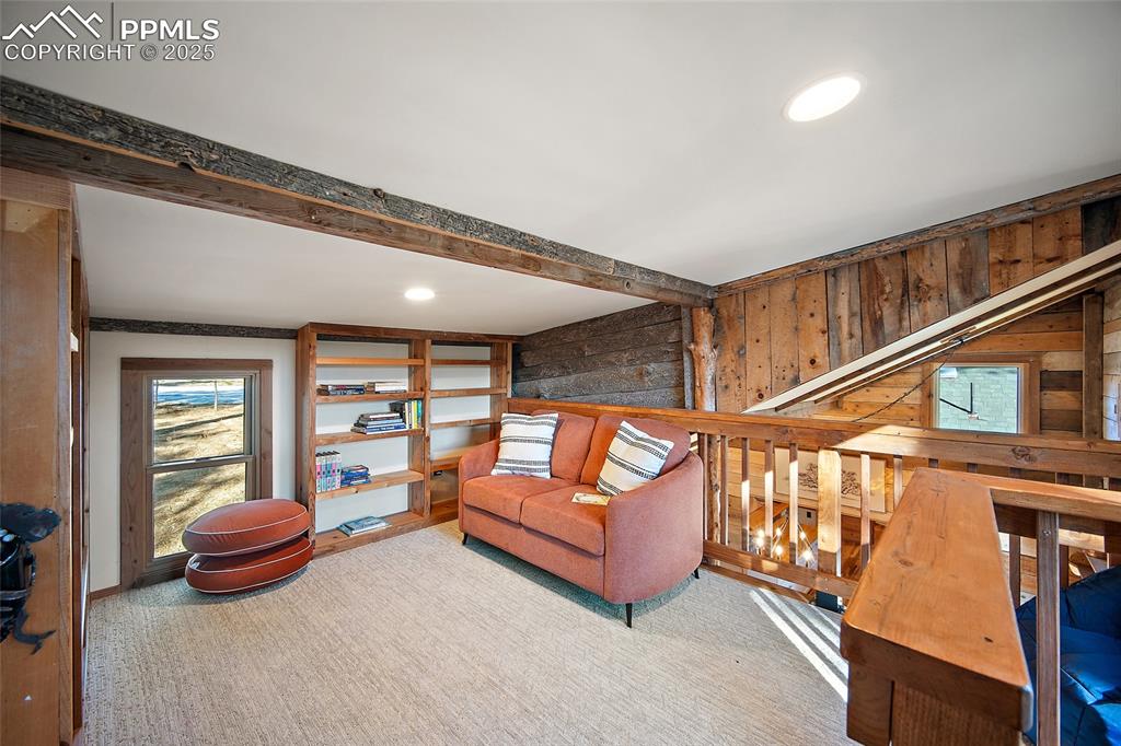 Image 25 of 42: Loft