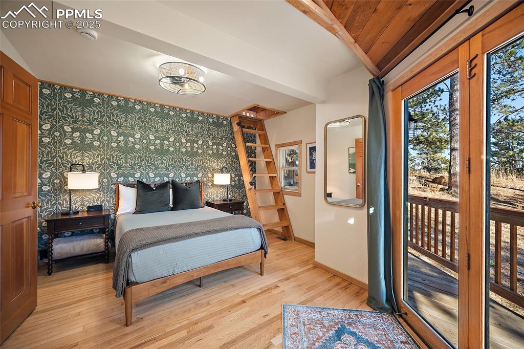 Image 4 of 42: Bedroom