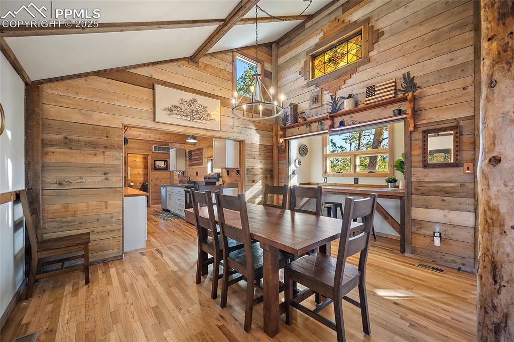 Image 7 of 42: Dining Area