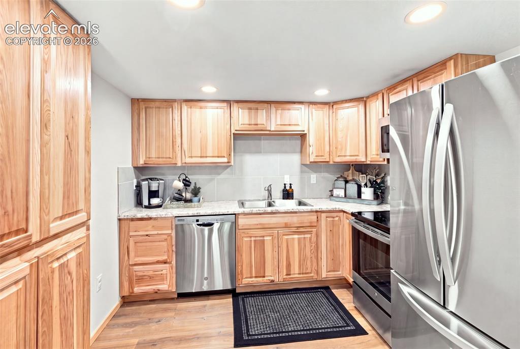 Image 7 of 45: Kitchen