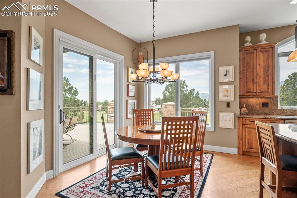 Image 15 of 50: Dining Area