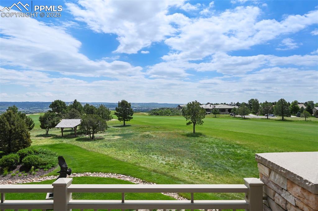 Image 19 of 50: Yard