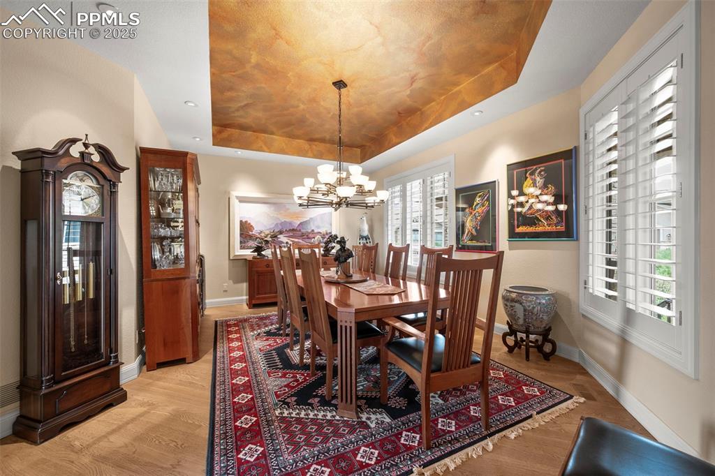 Image 21 of 50: Dining Area