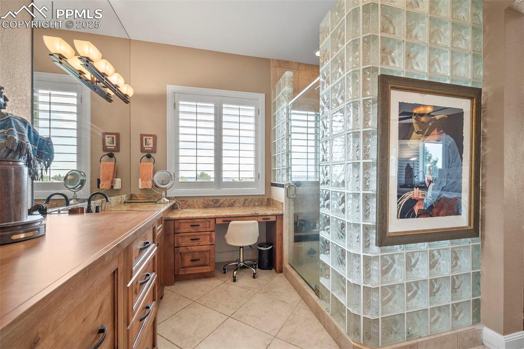 Image 29 of 50: Bathroom