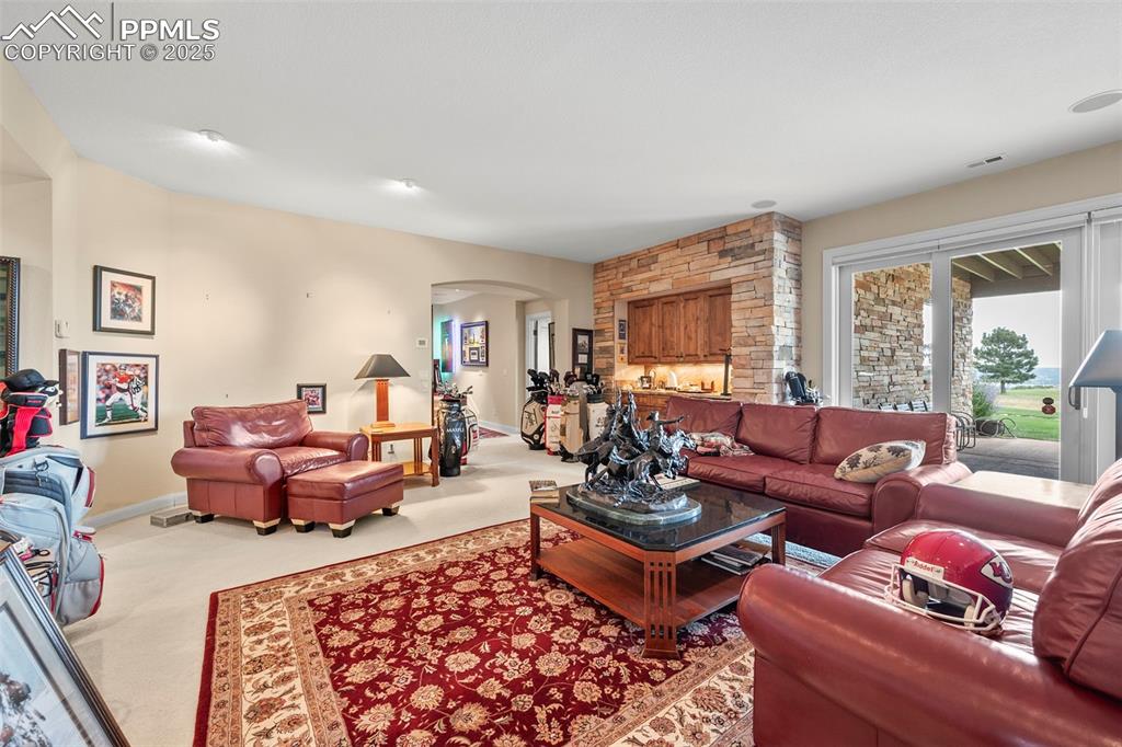 Image 33 of 50: Living Room