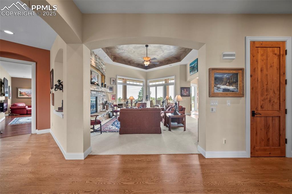 Image 5 of 50: Entry