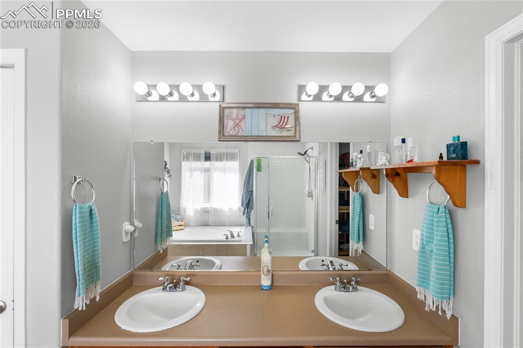 Image 24 of 29: Bathroom