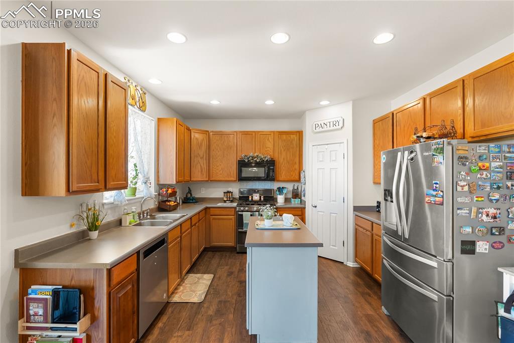 Image 7 of 29: Kitchen