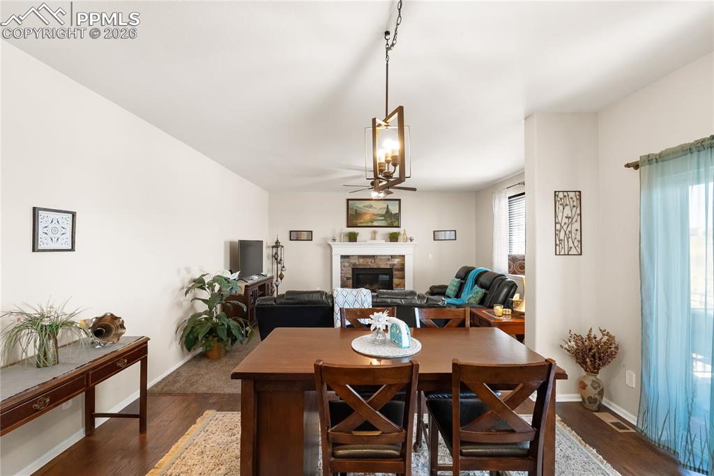 Image 9 of 29: Dining Area
