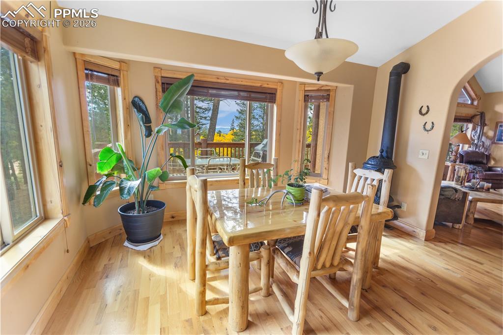 Image 10 of 40: Dining Area